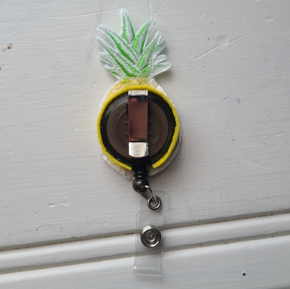 Pineapple badge holder, handmade embroidery - Picture 2 of 2
